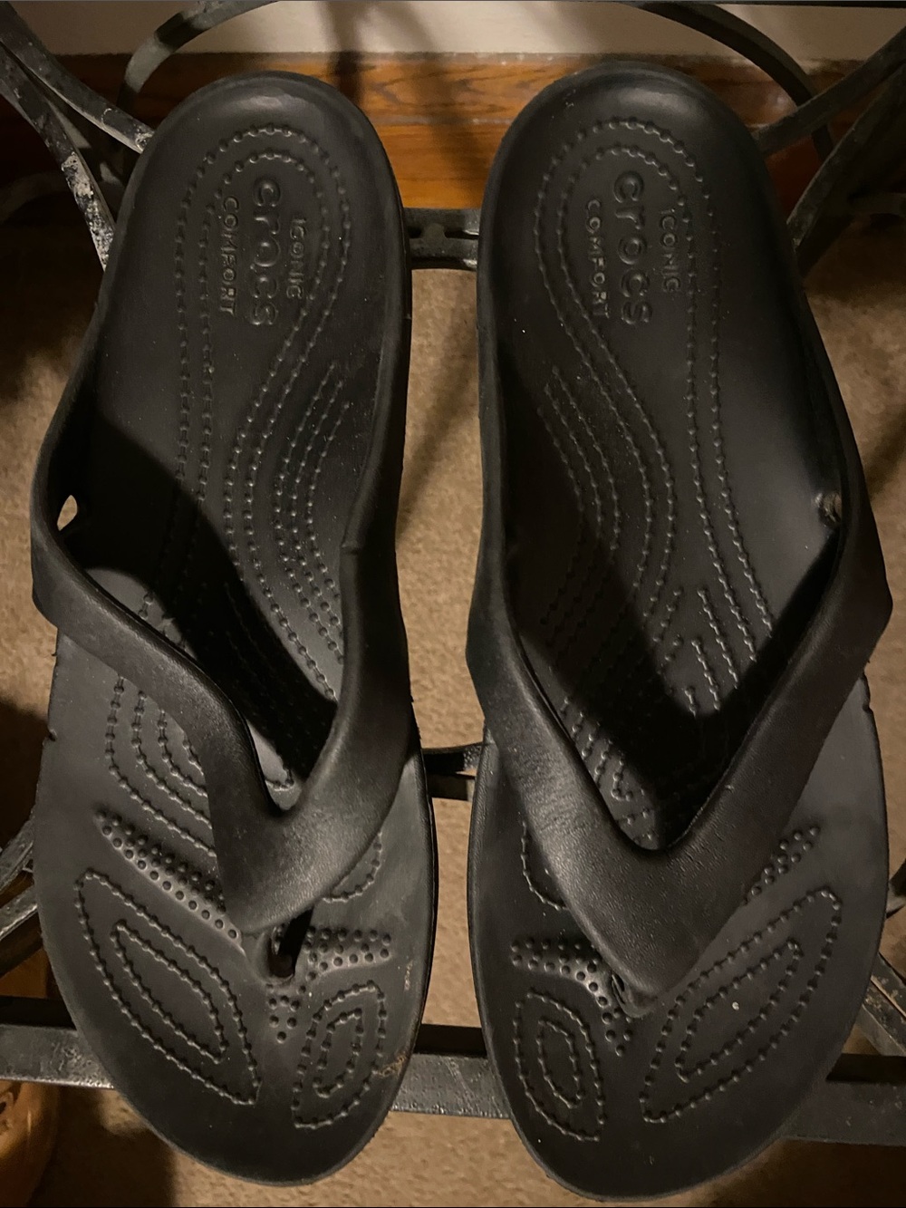 EUC Women’s Size 8 Crocs Black Classic Flip Sandals